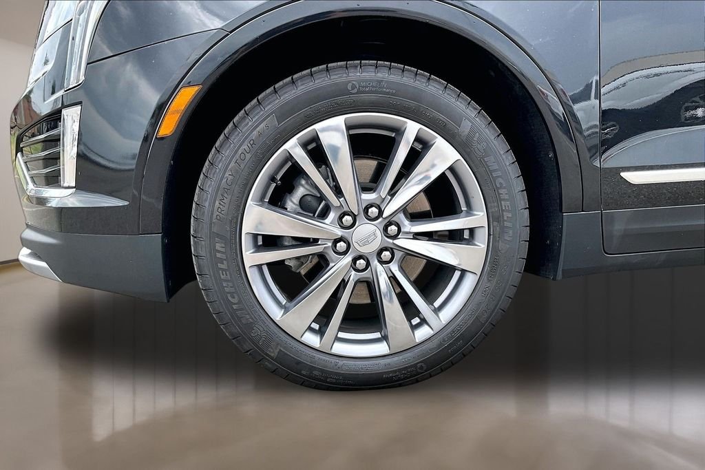 Used 2025 Black Cadillac Premium Luxury image 8