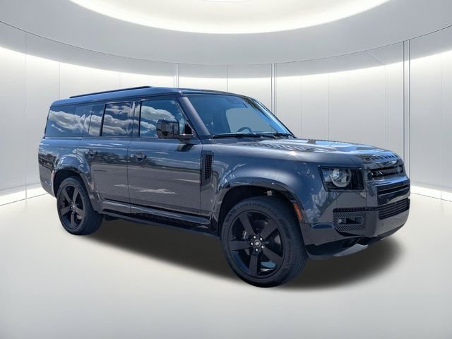Used 2024  Land Rover V8 image 8
