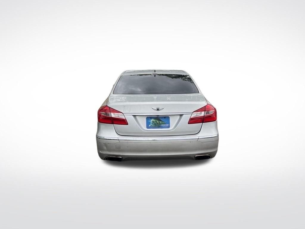 Used 2013 Silver Hyundai 3.8 image 7