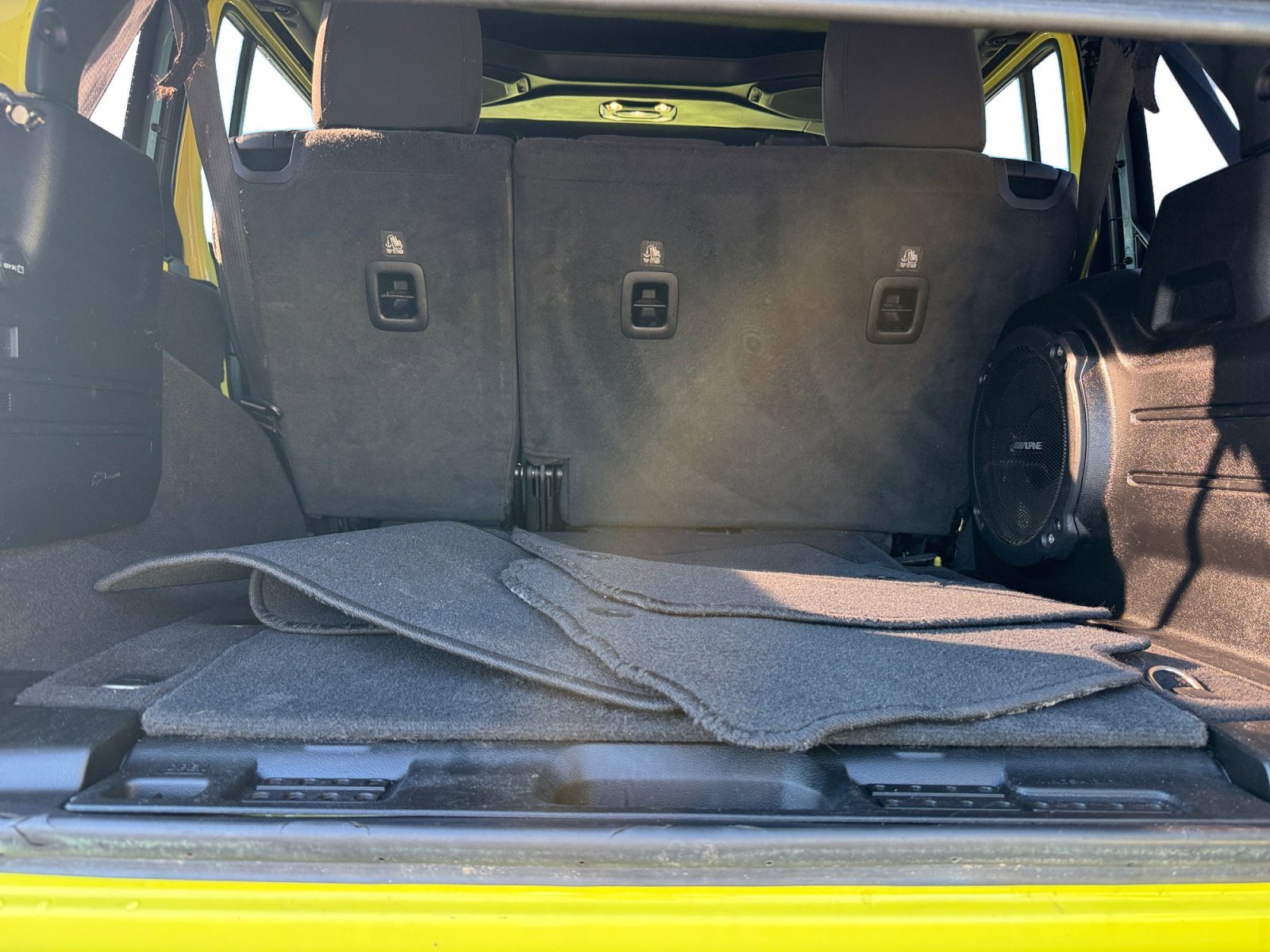 Used 2022 High Velocity Clearcoat Jeep Unlimited Sahara image 17