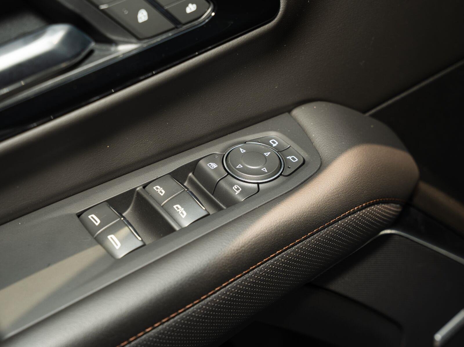 Used 2025 Sterling Gray Metallic Chevrolet High Country image 27