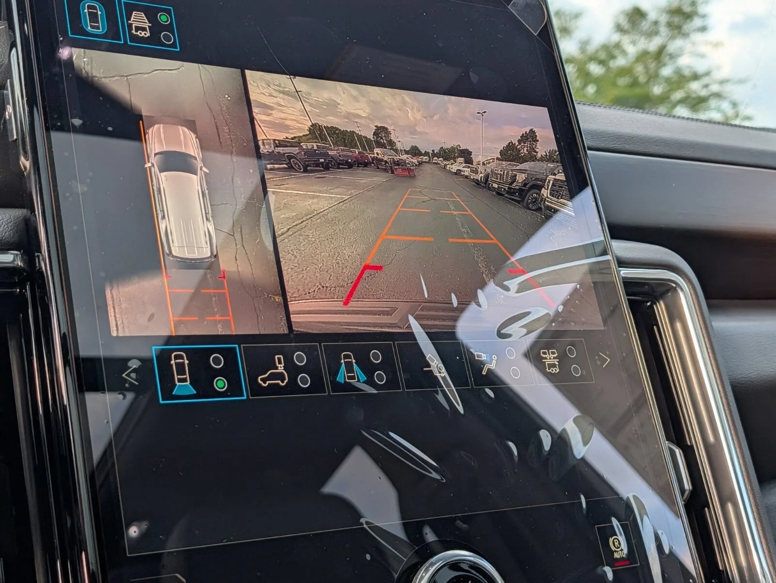 2026 GMC Yukon Denali - Photo 10