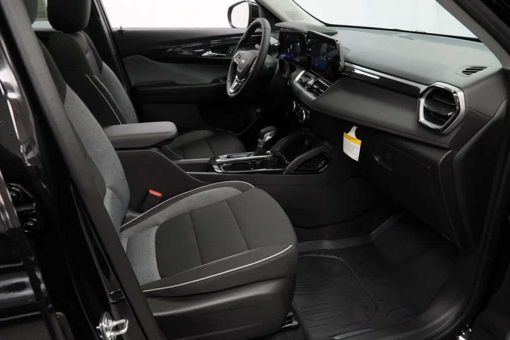 New 2026 Mosaic Black Metallic Chevrolet LT image 29