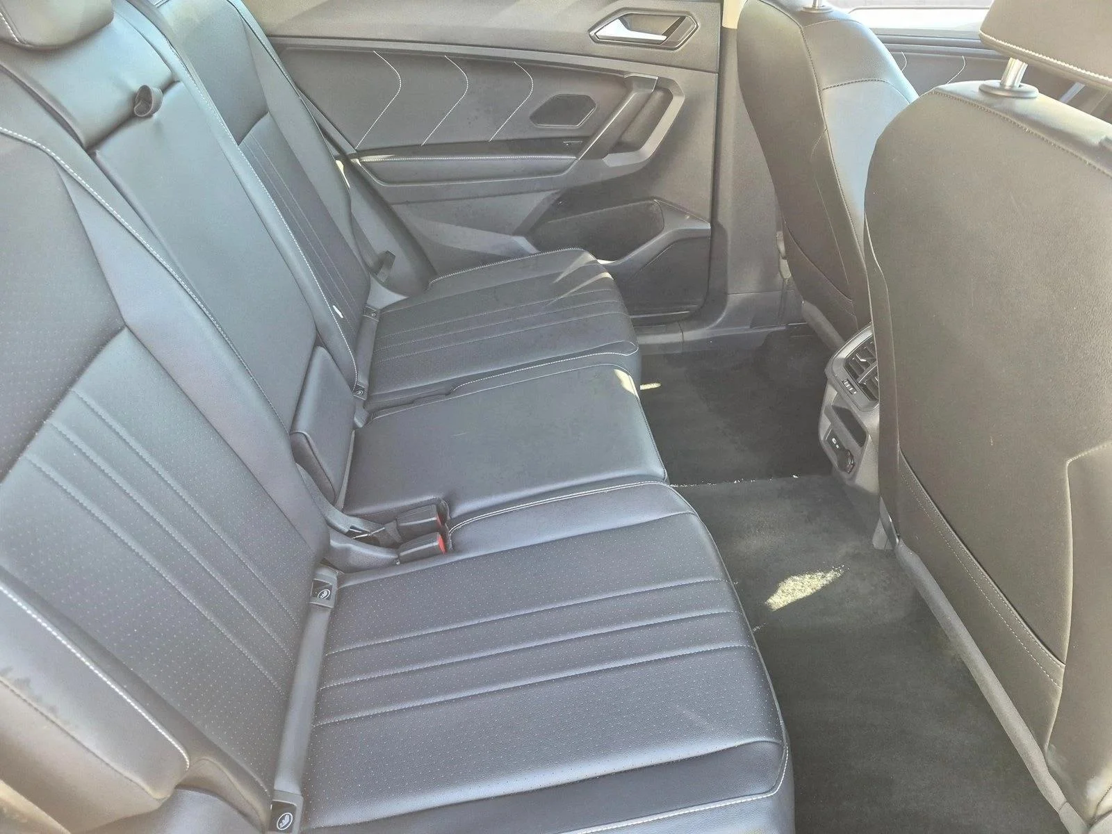 Used 2024 Pyrite Silver Metallic Volkswagen SE image 18