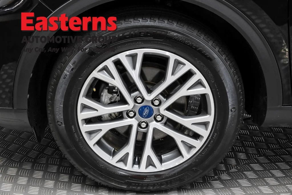 Used 2021 Black Ford SEL image 32