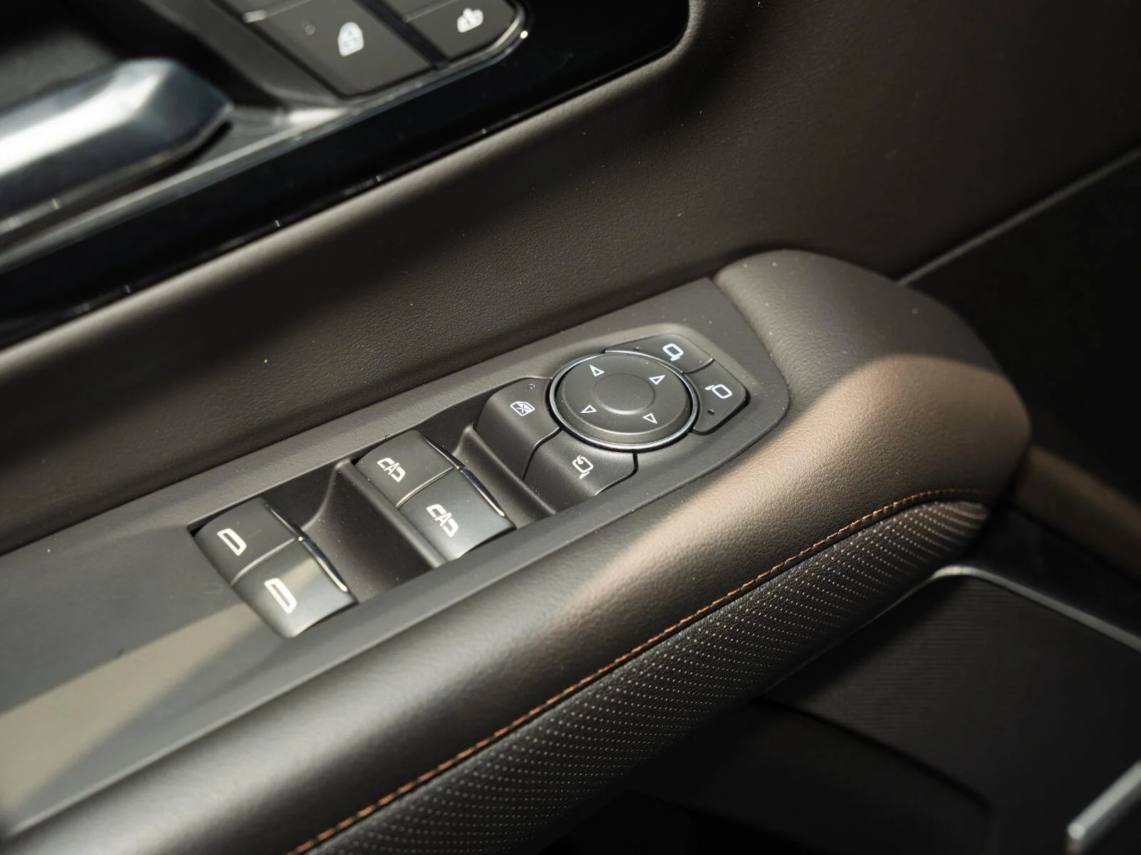 Used 2025 Sterling Gray Metallic Chevrolet High Country image 27