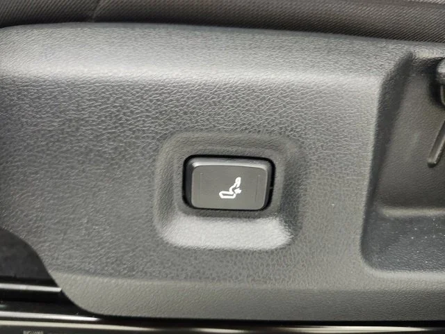Used 2026  Toyota SR image 13