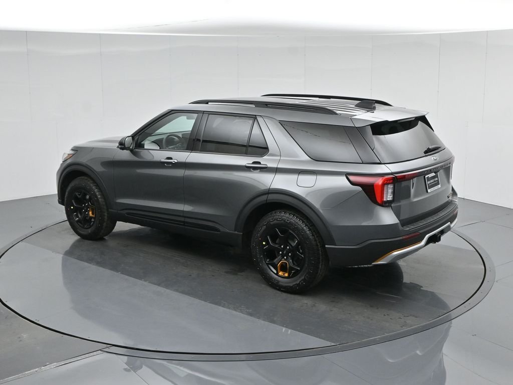 New 2026 Carbonized Gray Metallic Ford Tremor image 49