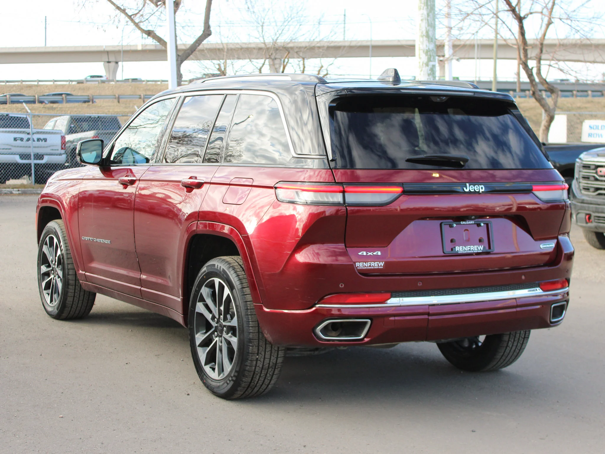 Certified Used 2023 Red Jeep Overland * No Accidents | V6 | Apple CarPlay | Massage Seats | Night Vision | Adaptive Cruise image 13