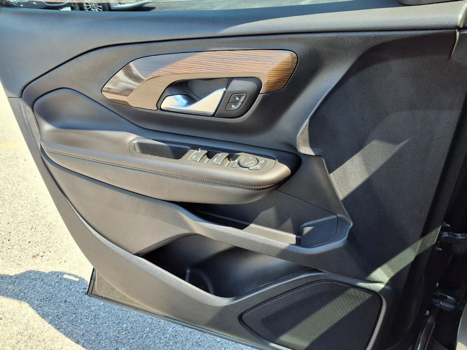 Used 2021 Graphite Gray Metallic GMC SLE image 18