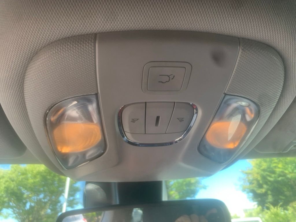 Used 2022 Bright White Clearcoat Jeep Latitude image 22