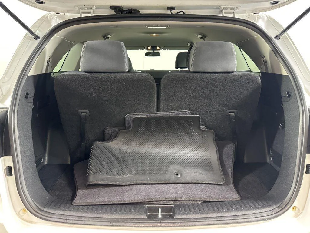 Used 2020 Snow White Pearl Kia LX image 17