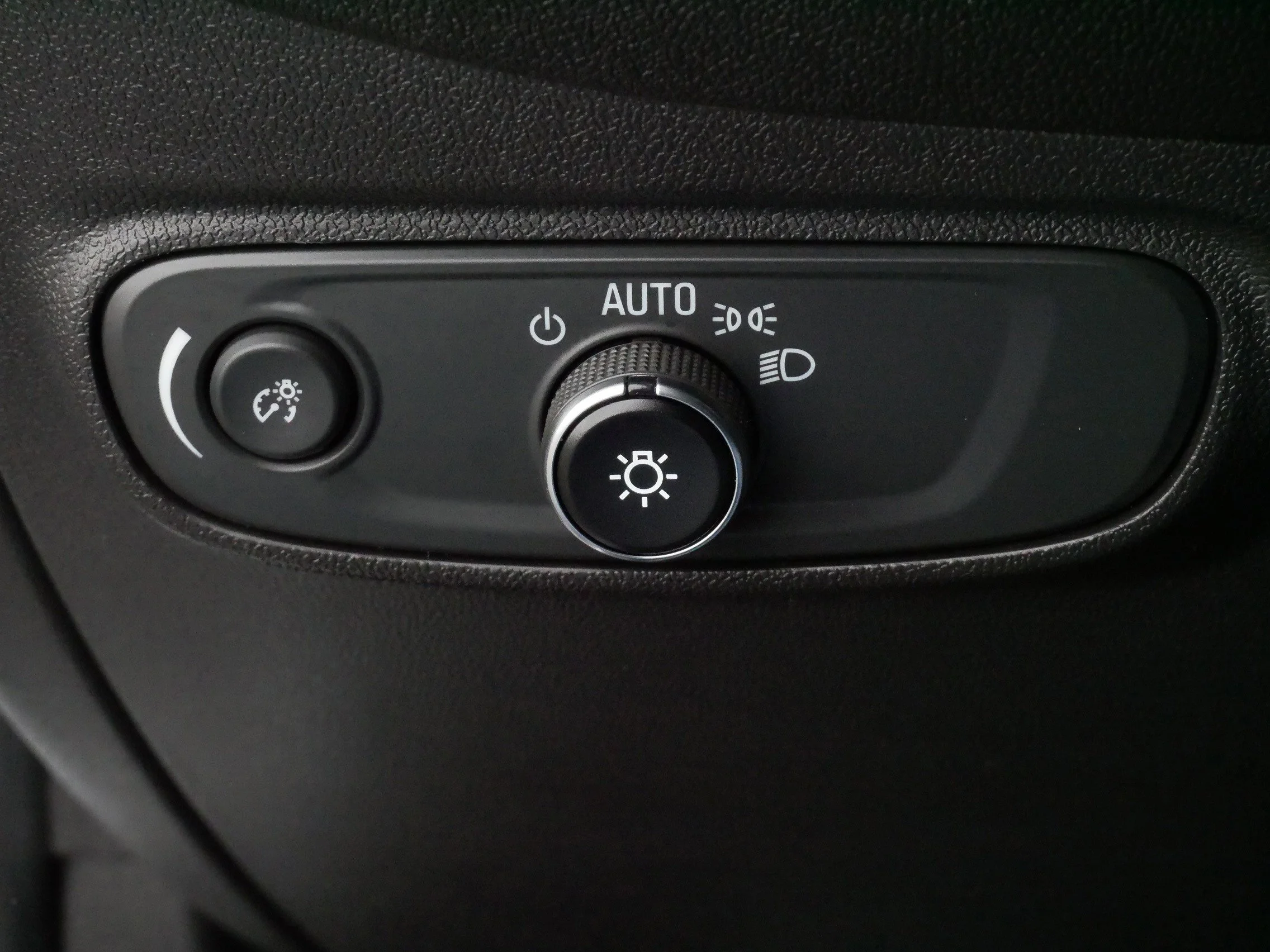 Used 2024 Summit White Chevrolet LT image 26