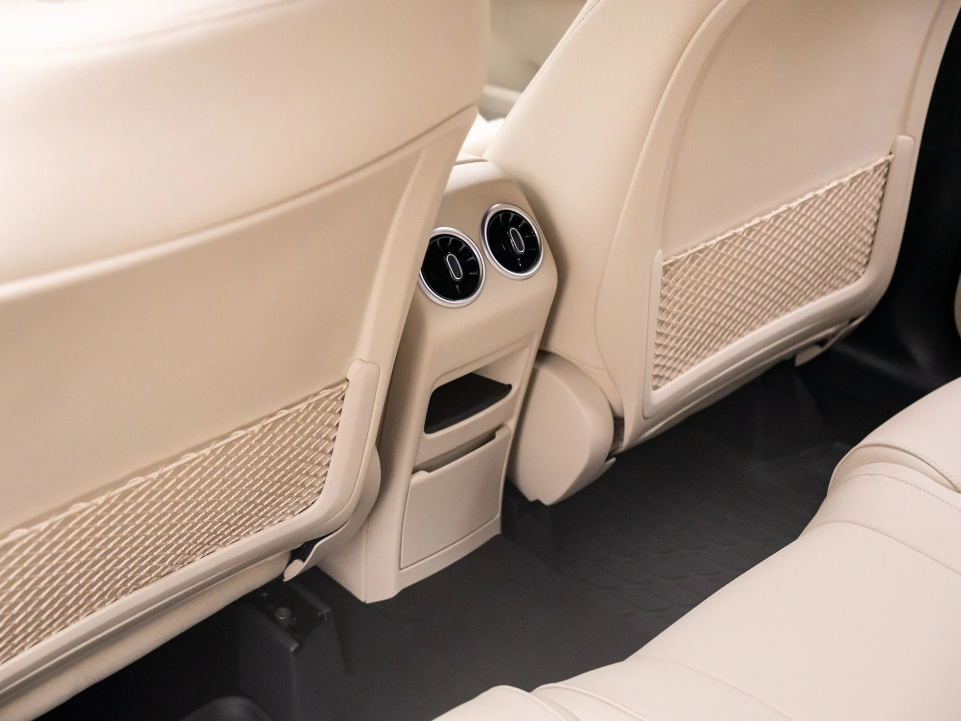 New 2026 White Mercedes-Benz GLA 250 image 18