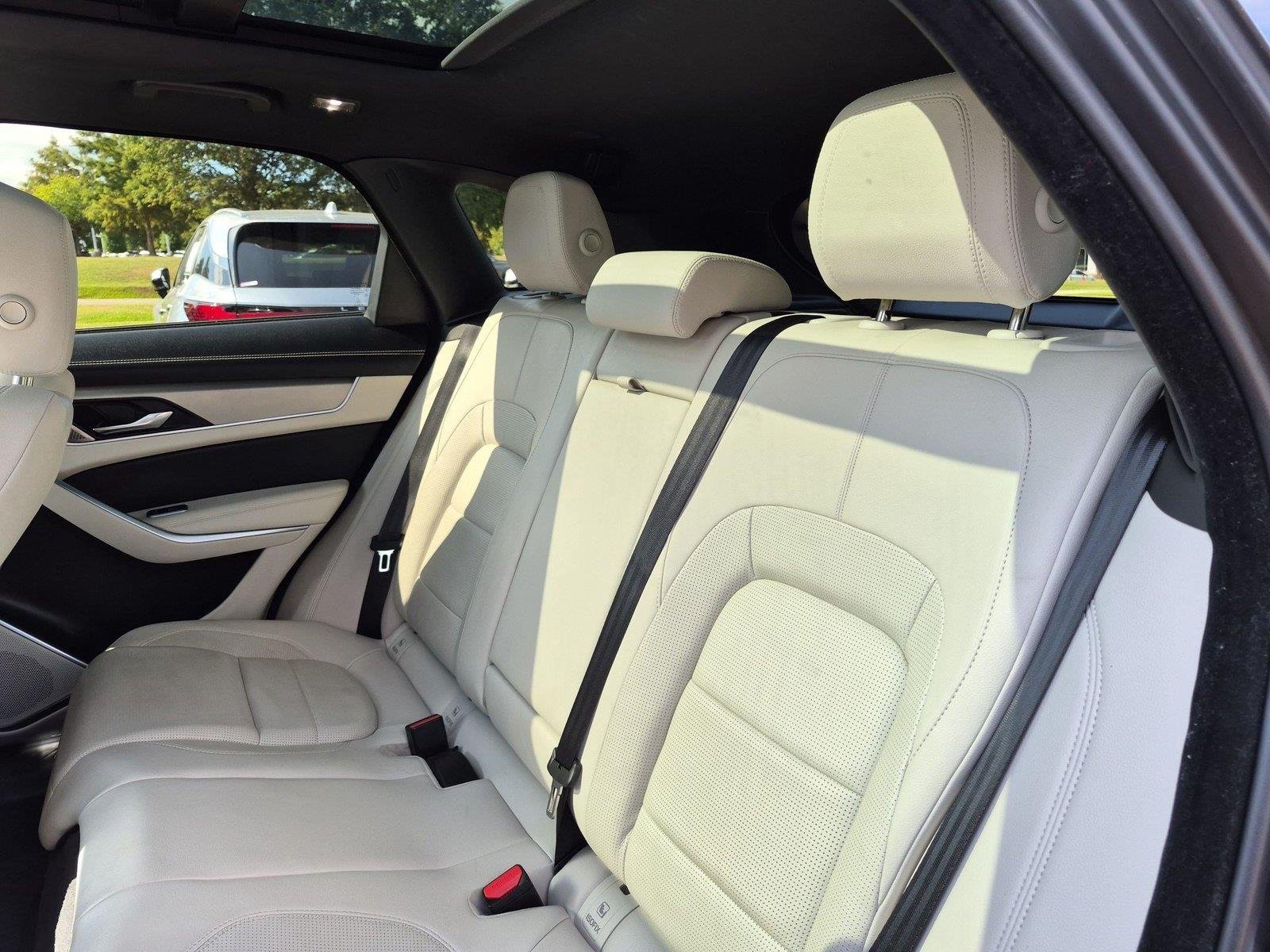 Used 2026 Eiger Grey Metallic Jaguar R-Dynamic S image 33