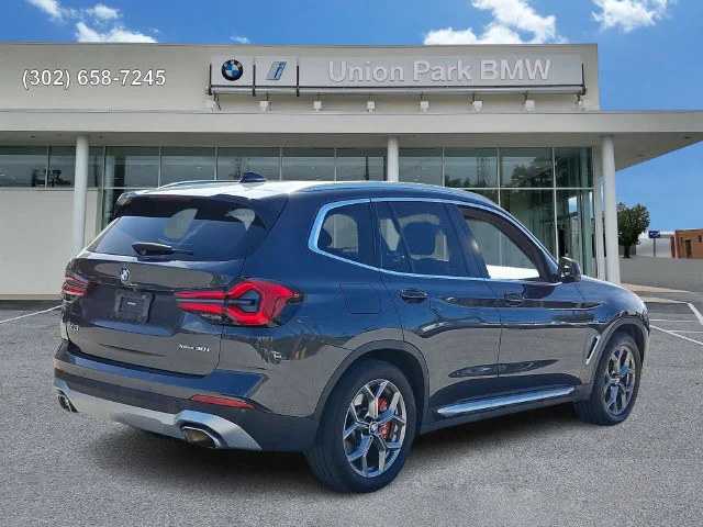 Used 2022 Dark Graphite Metallic BMW xDrive30i image 4