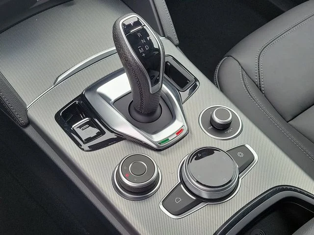 2025 Alfa Romeo Stelvio Base - Photo 28
