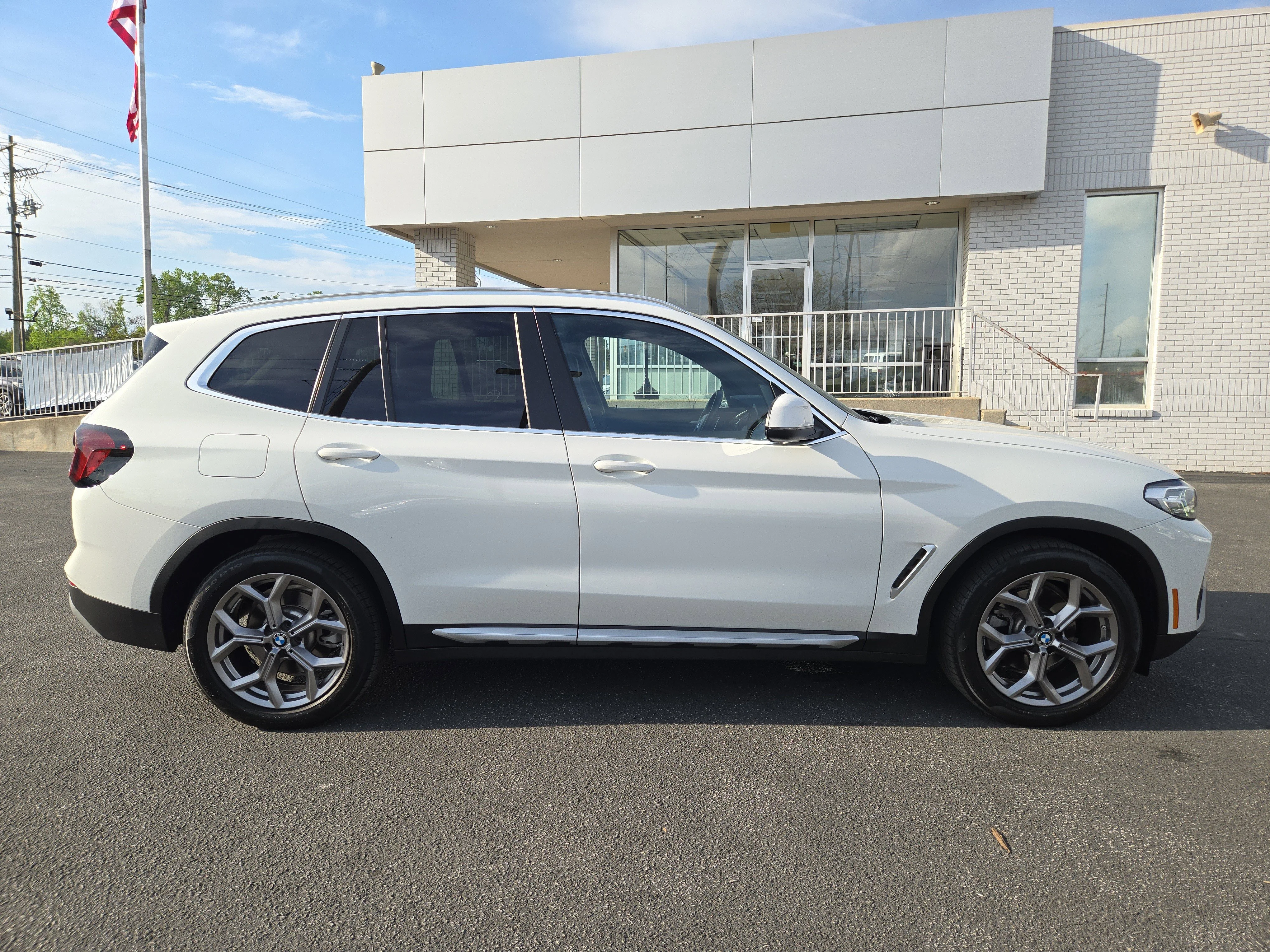 Used 2023 Alpine White BMW sDrive30i image 6
