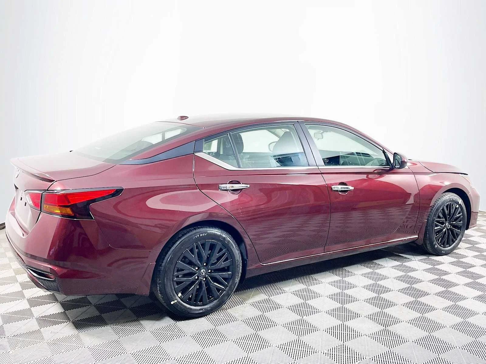 Used 2025 Garnet Pearl Metallic Nissan SV image 2