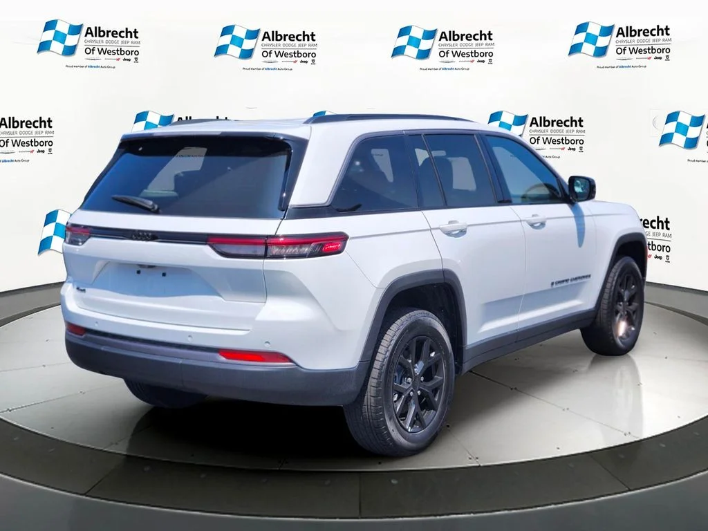 New 2026 Bright White Clear-Coat Exterior Paint Jeep Altitude image 5