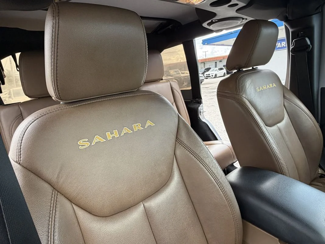 Used 2013  Jeep Sahara image 24