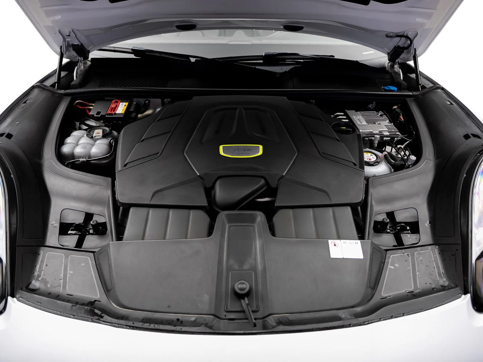 Used 2019 White Porsche Base image 63
