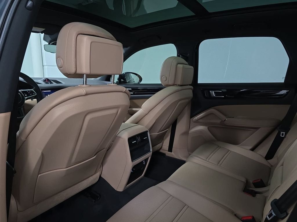 Certified Used 2023  Porsche Base image 28