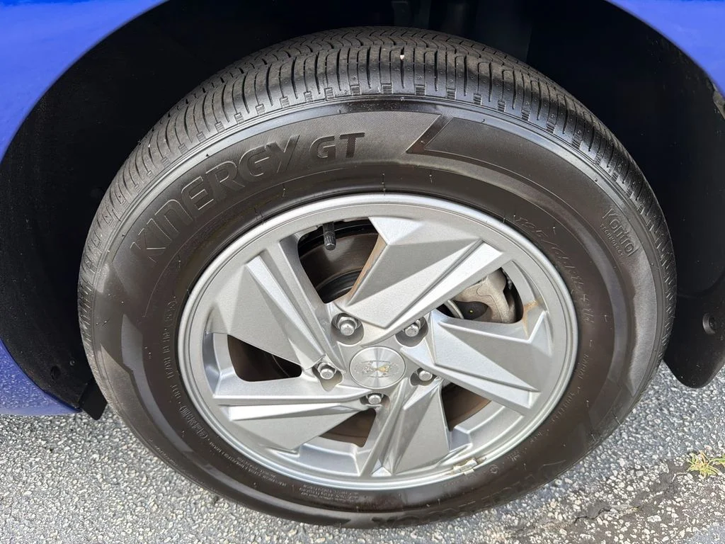 Used 2025 Blue Hyundai SE image 19