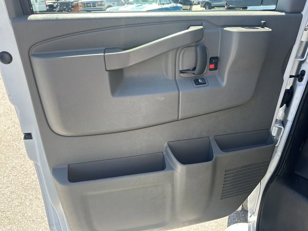 Used 2023 White GMC Work Van image 20