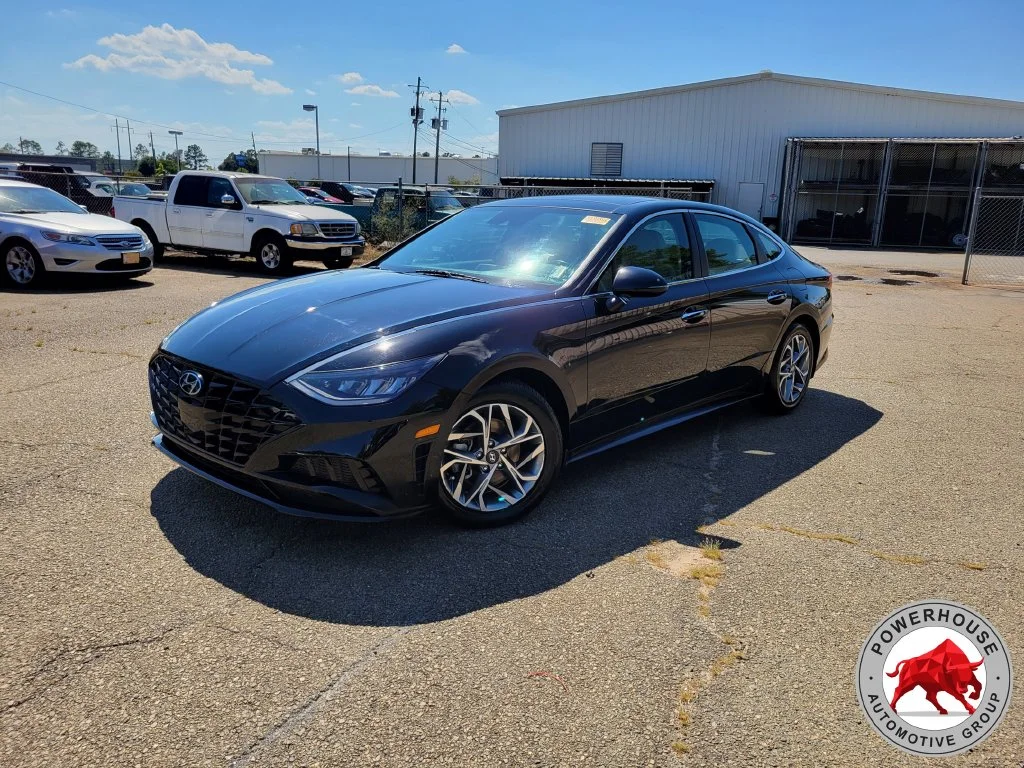 Used 2023 Black Hyundai SEL image 2