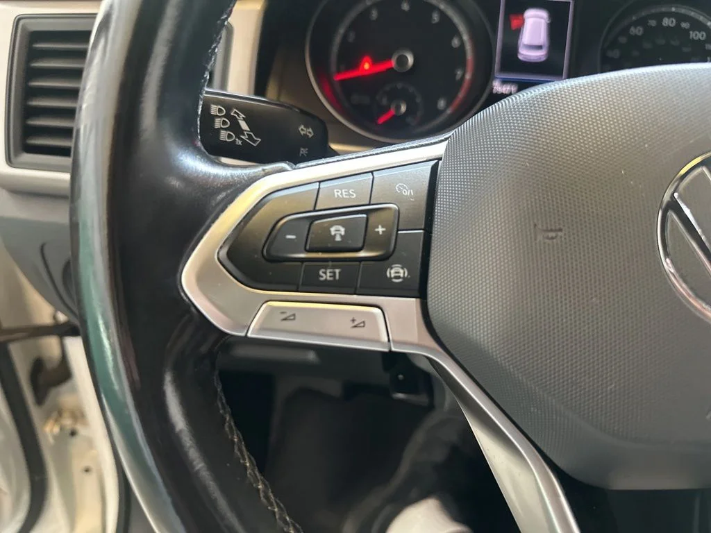 Used 2020 White Volkswagen 3.6L V6 SE w/Technology image 14