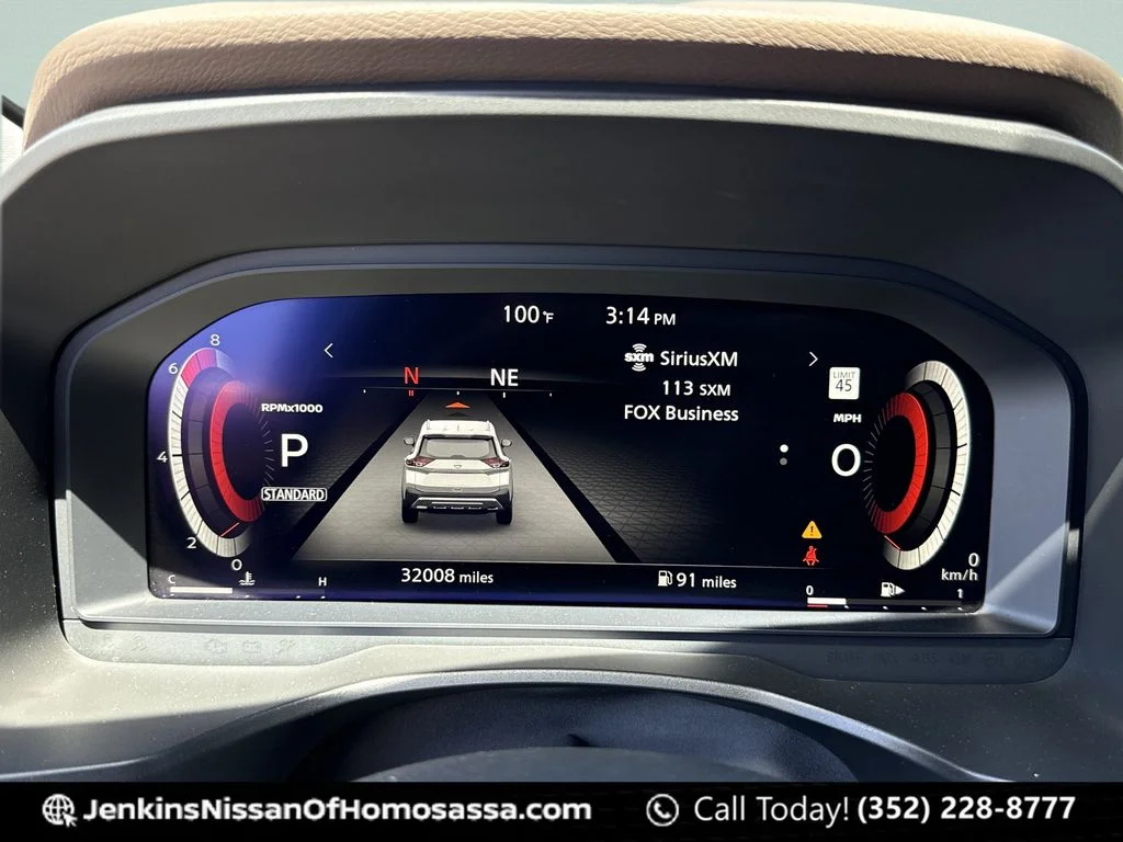 Used 2021 Silver Nissan Platinum image 47
