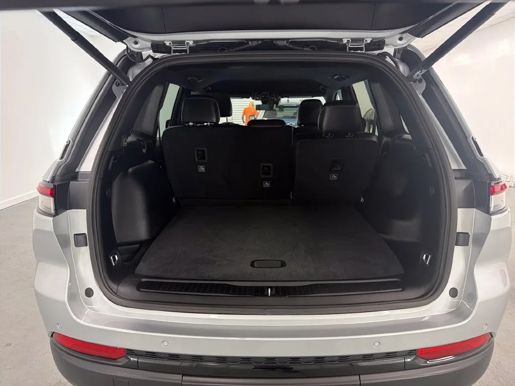 Used 2025 Silver Jeep Altitude image 9