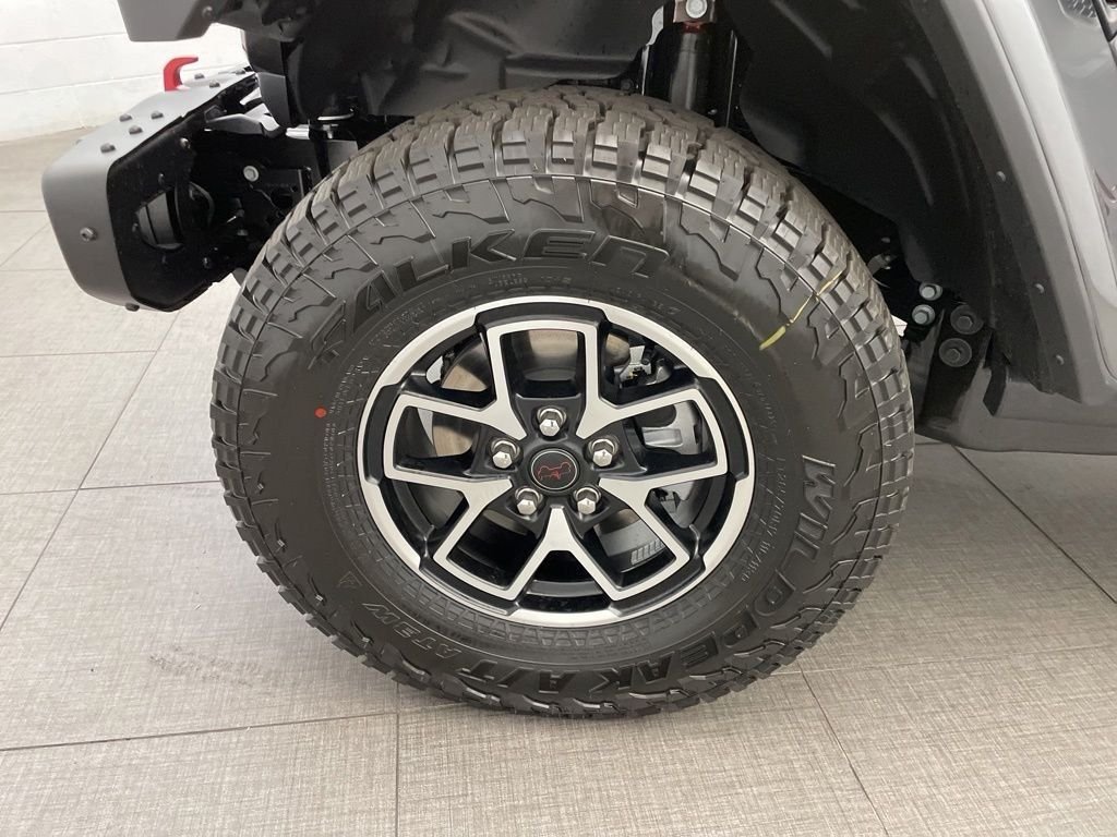 New 2026 Granite Crystal Metallic Clear-Coat Exterior Paint Jeep Shadow Ops image 8