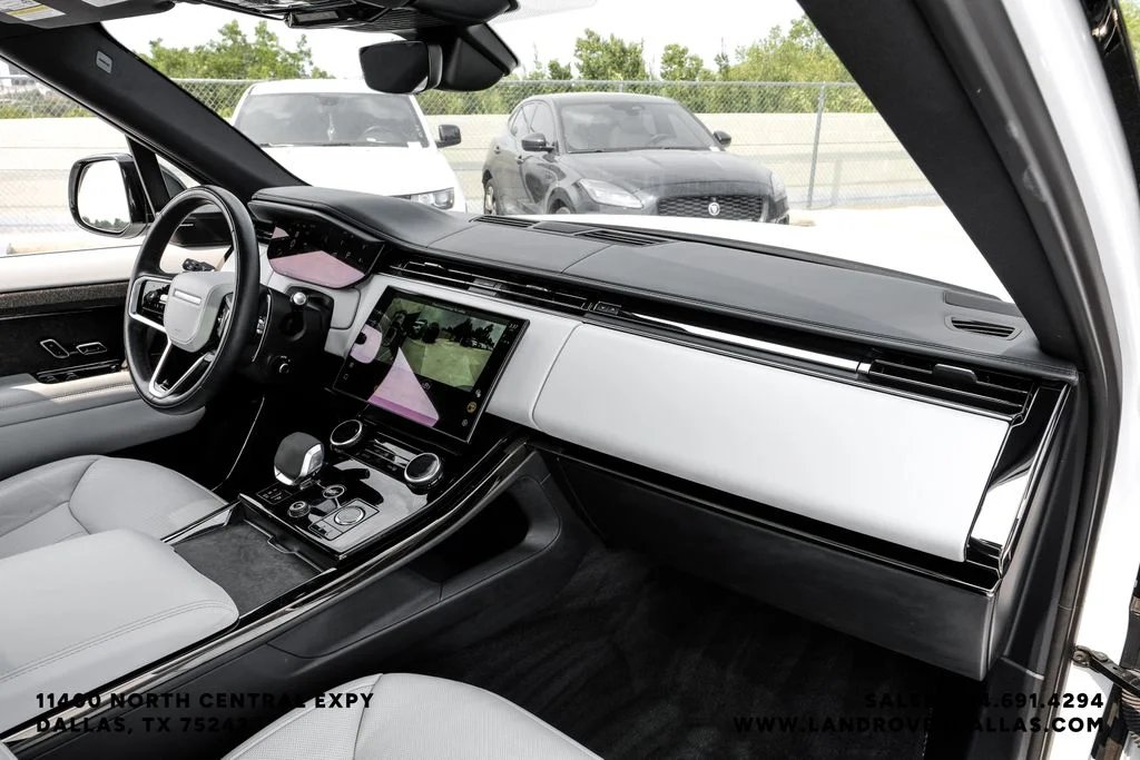 Used 2023 Fuji White Land Rover SE image 16