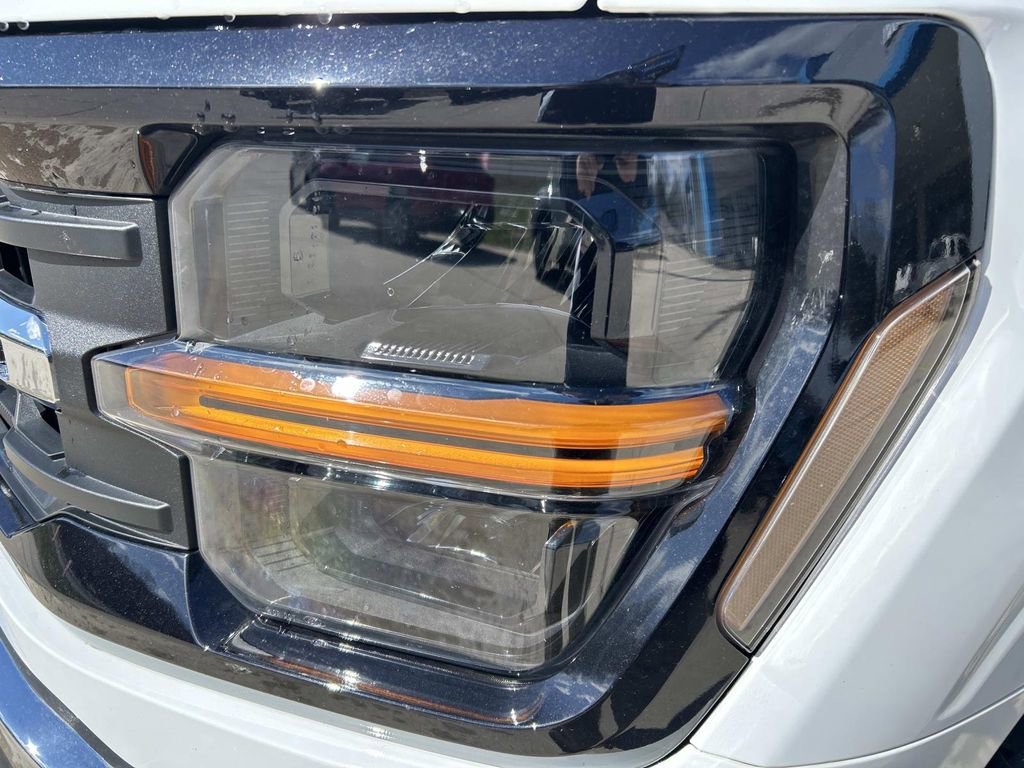 Used 2025 Oxford White Ford XLT image 9