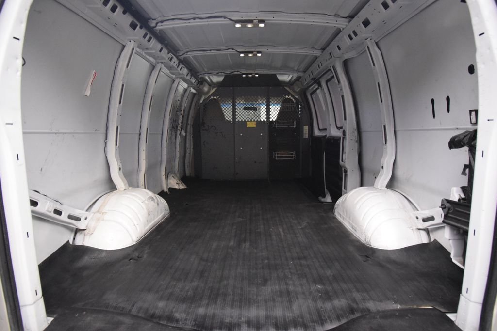 Used 2018 Summit White GMC Work Van image 21