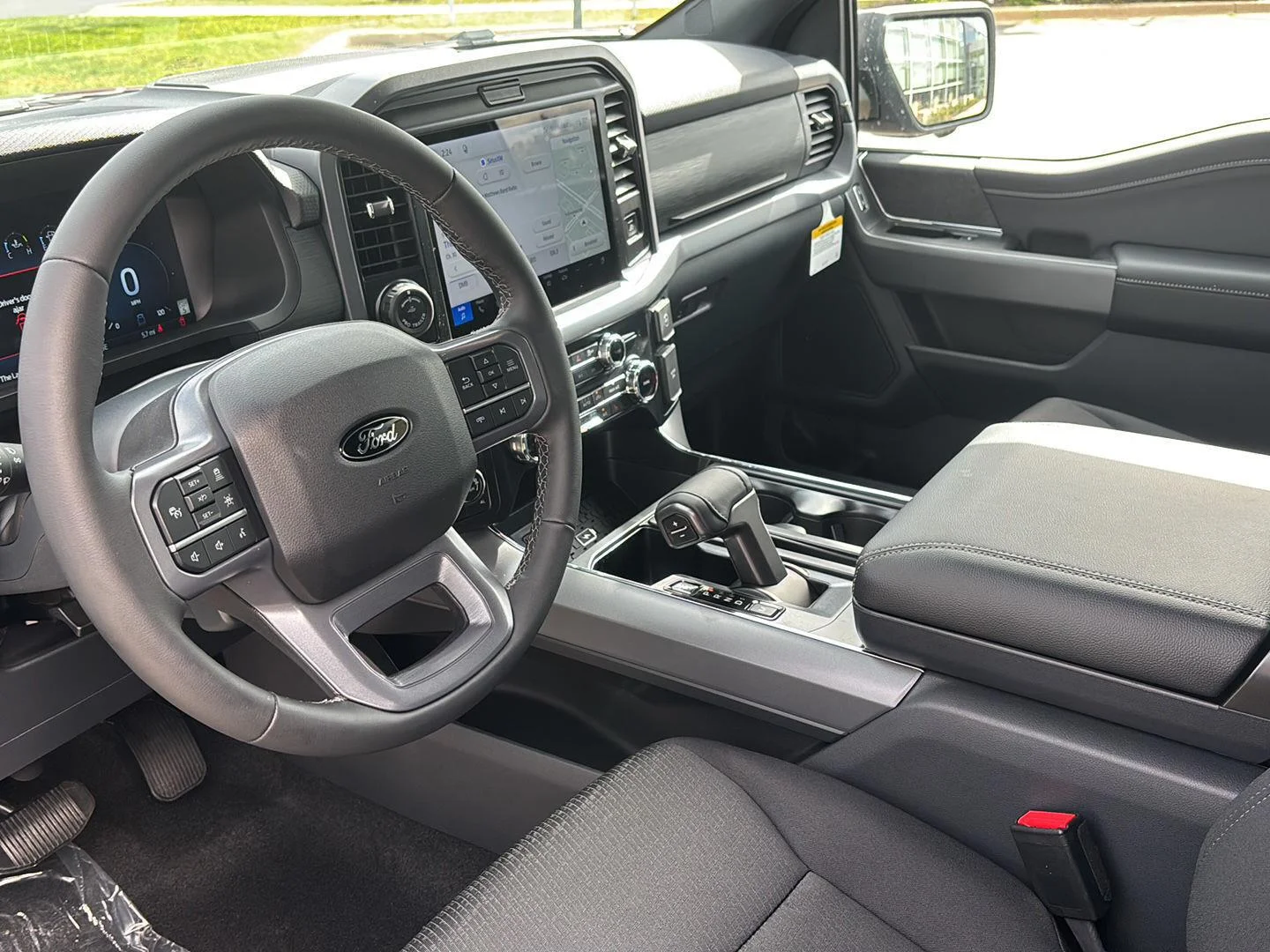 New 2026 Carbonized Gray Metallic Ford XLT image 12