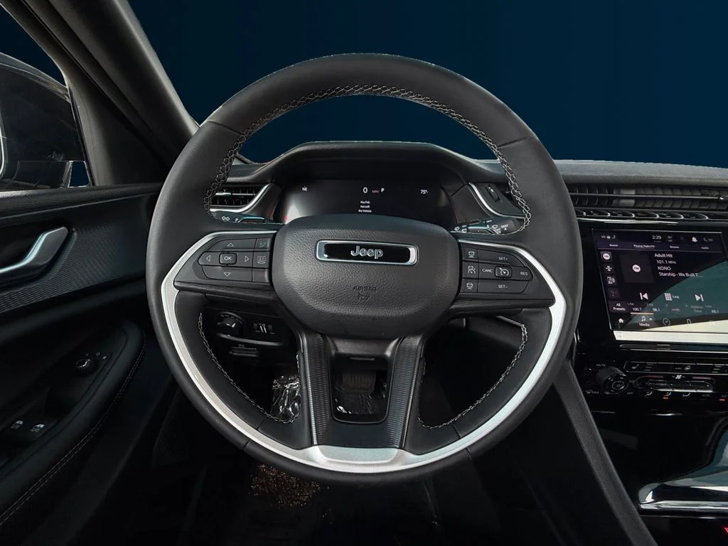 Used 2025 Black Jeep Altitude image 13