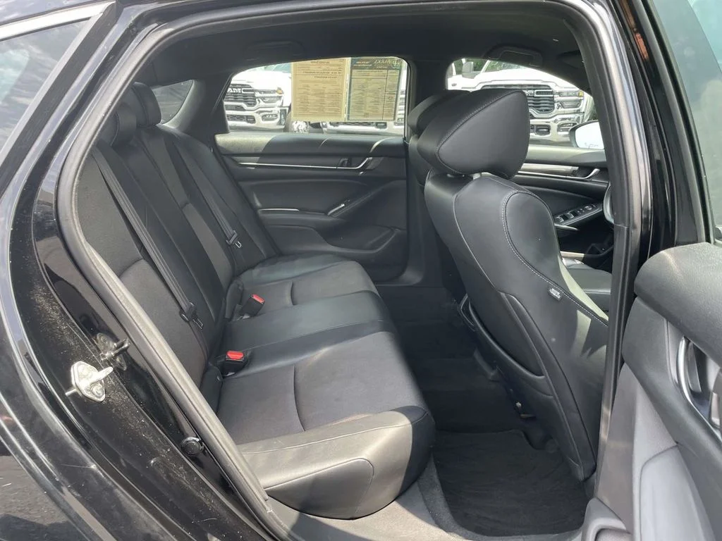 Used 2018  Honda Sport image 19