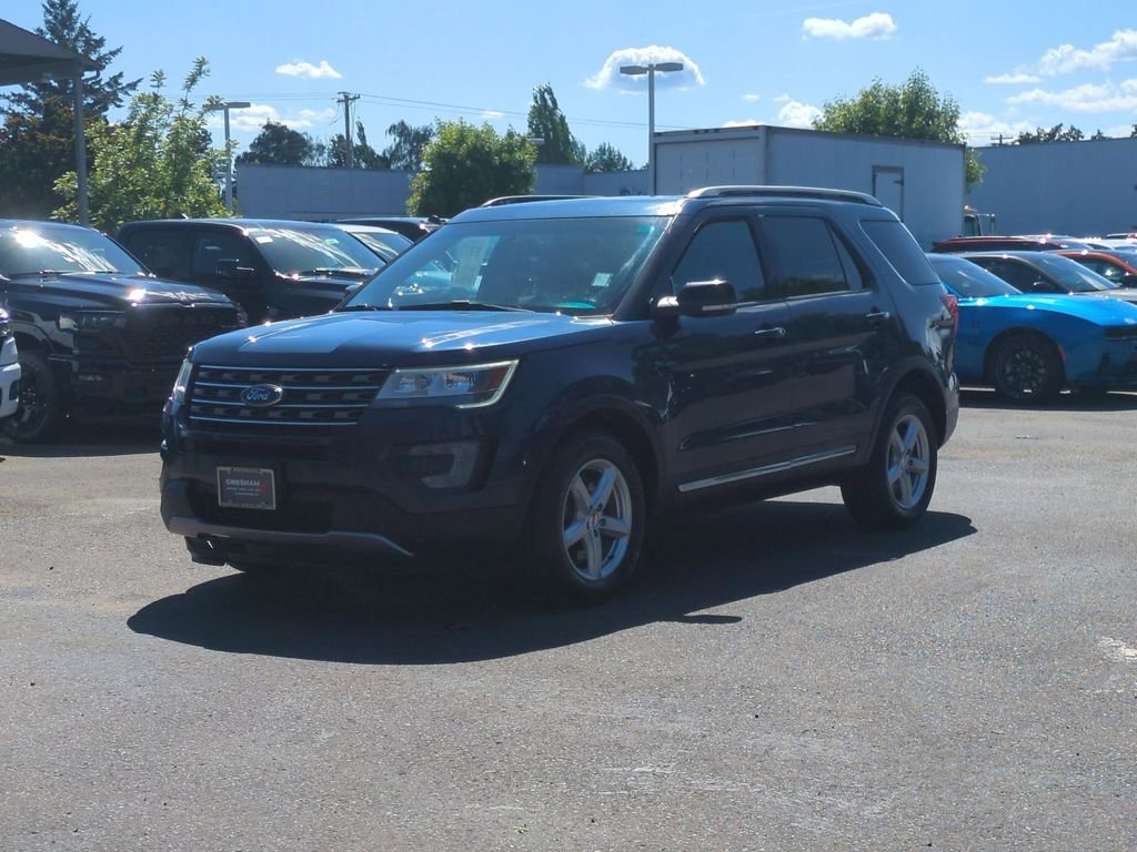 Used 2017 Blue Ford XLT image 3
