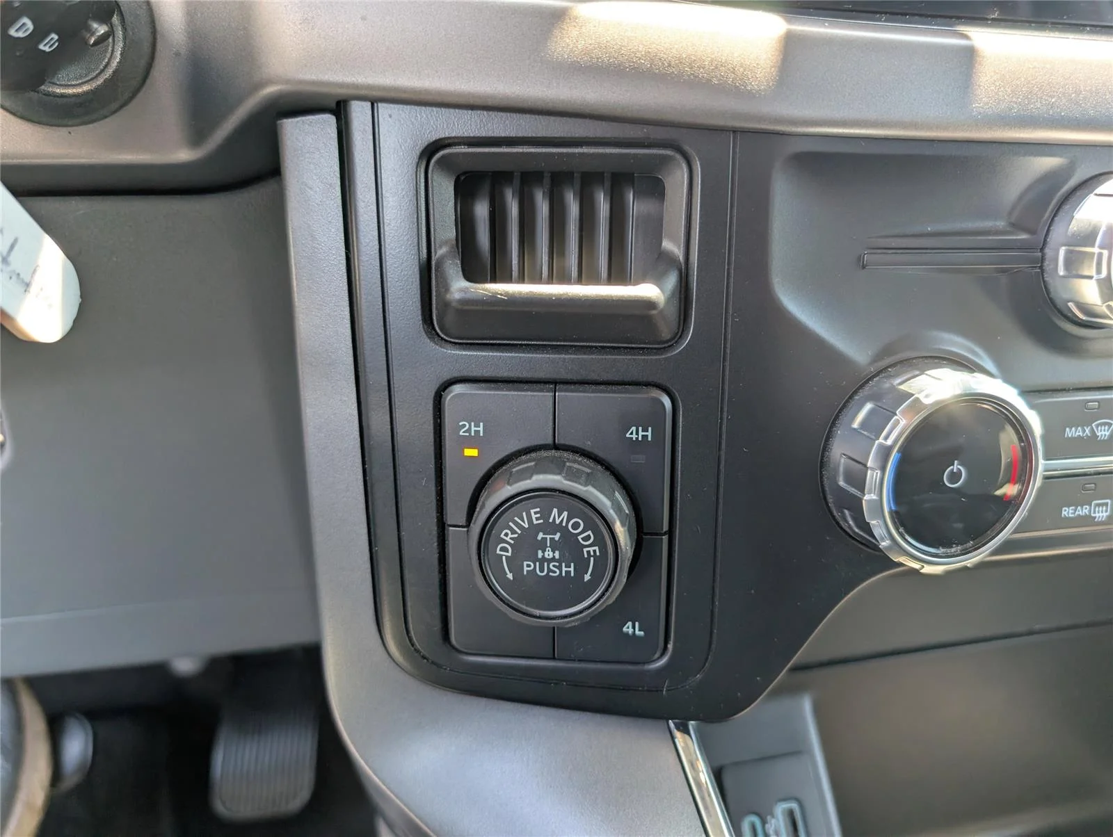 Used 2024 Oxford White Ford XLT image 18