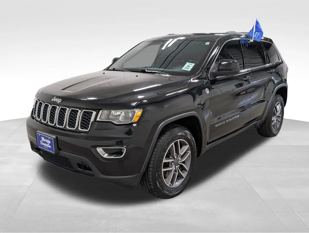 Used 2020 Diamond Black Crystal Pearlcoat Jeep Laredo image 13