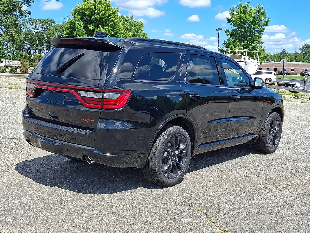 New 2026 Diamond Black Clear-Coat Exterior Paint Dodge GT Plus image 8