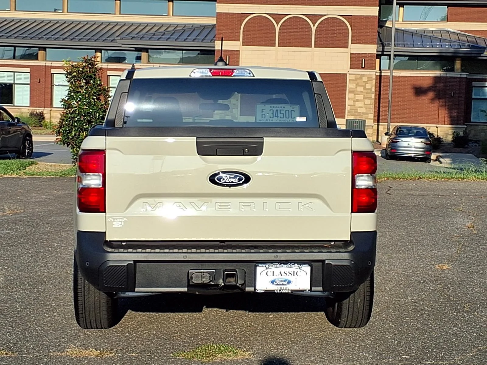 Used 2025 Desert Sand Ford XL image 9