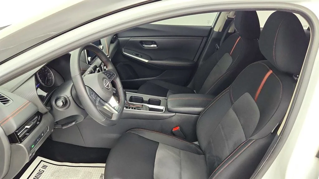 Used 2025 Aspen White Tricoat/Super Black Nissan SR CVT image 18