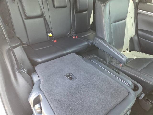 Certified Used 2018 BLIZZARD PEARL Toyota  image 6