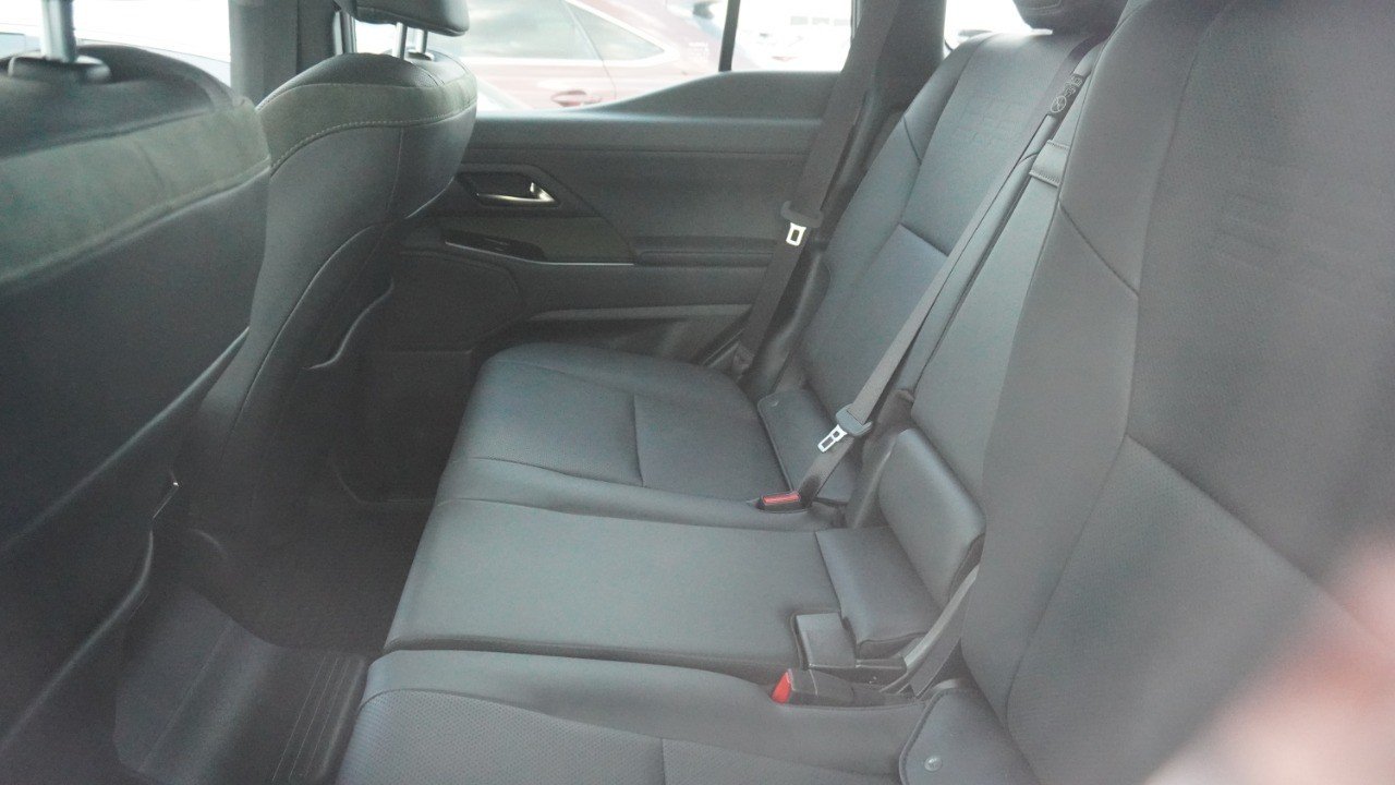 Used 2025 White Lexus GX 550 Overtrail image 11