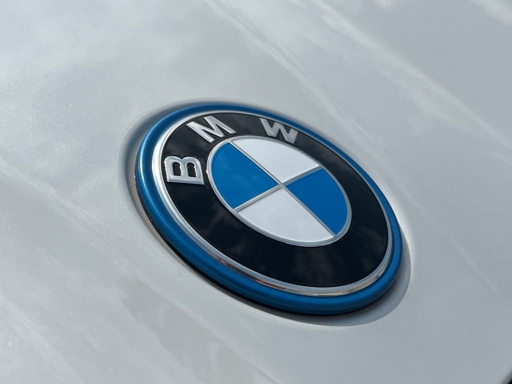 Used 2026 Mineral White Metallic BMW 550e xDrive image 10