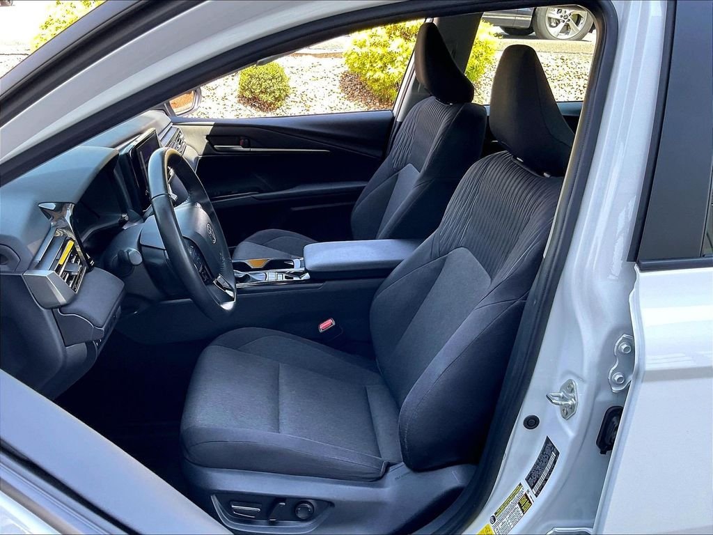 Used 2025 White Toyota LE image 10